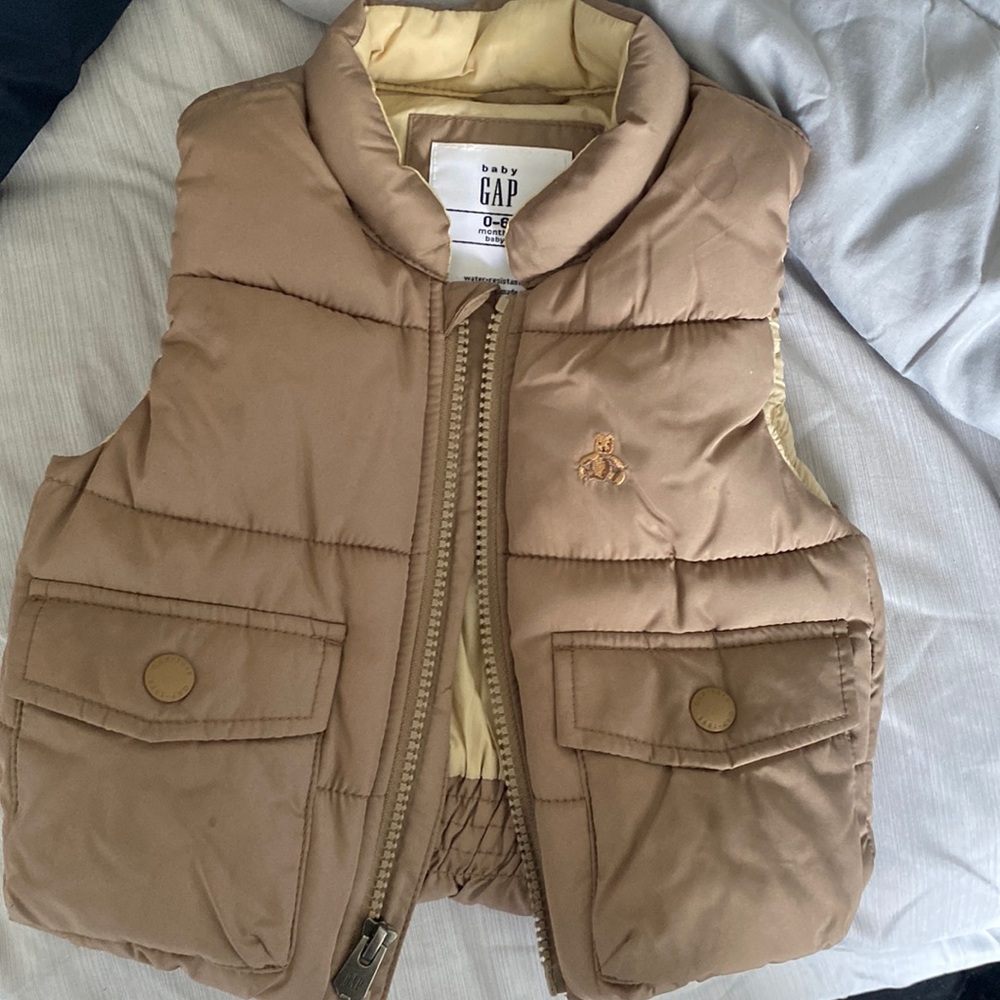 Gap puffer vest